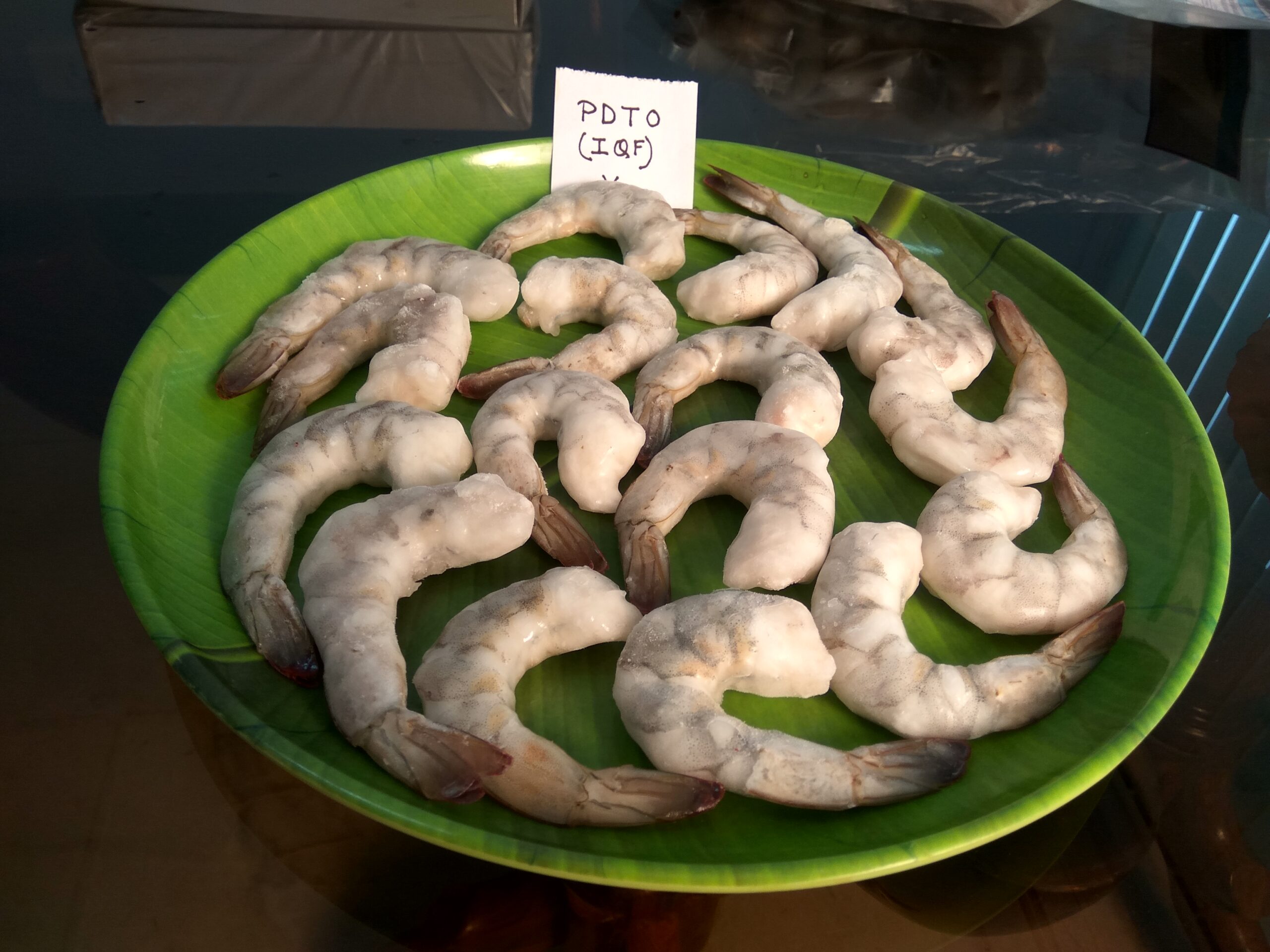 PEELED & DEVEINED TAIL ON IQF (VANNAMEI)